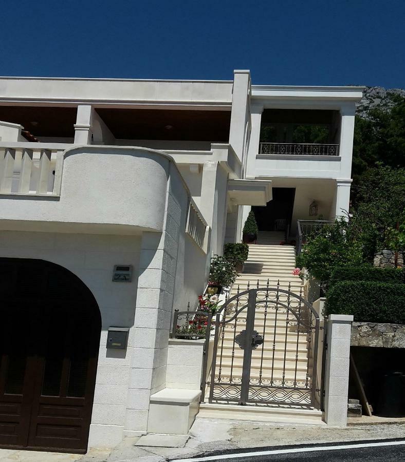 Guest House Fenix เบรลา ภายนอก รูปภาพ