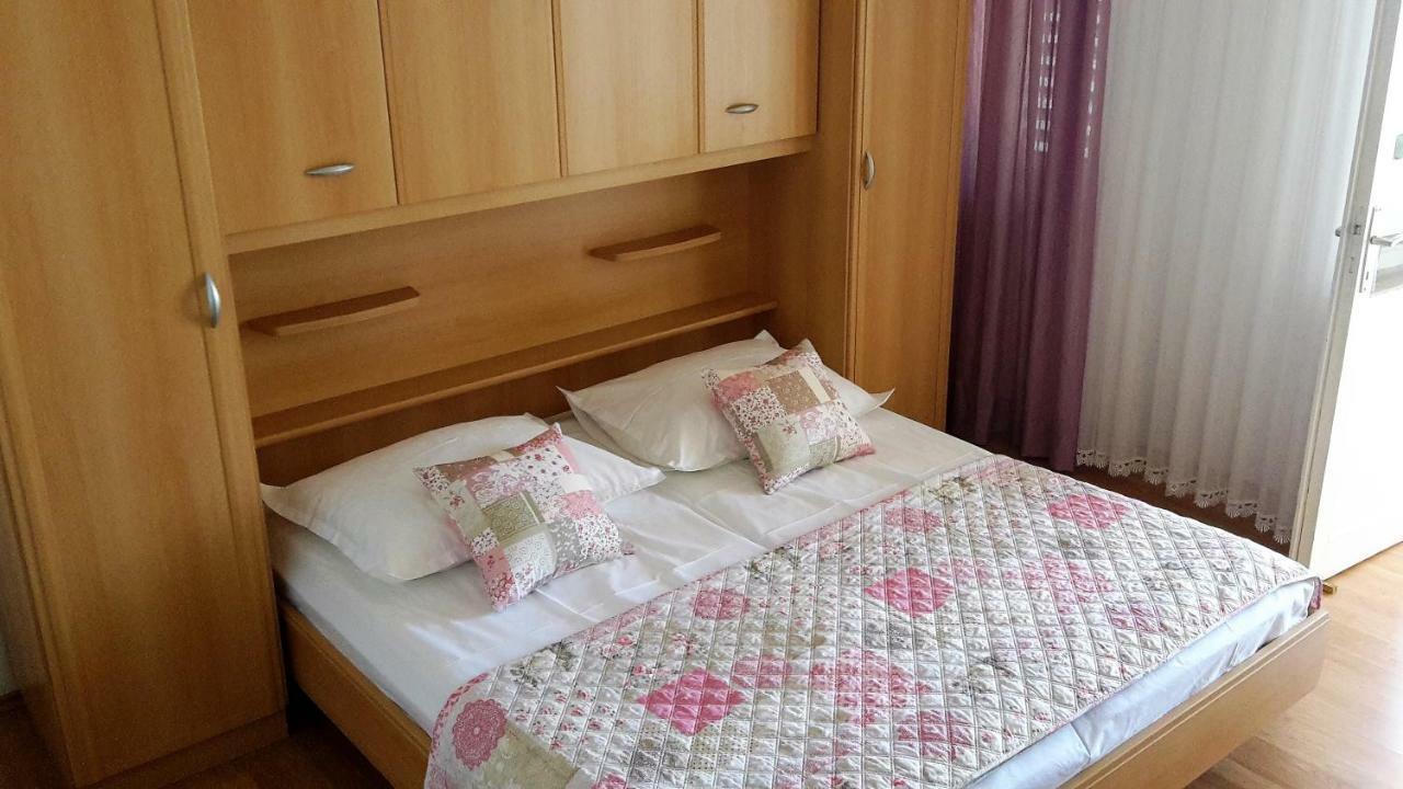 Guest House Fenix เบรลา ภายนอก รูปภาพ